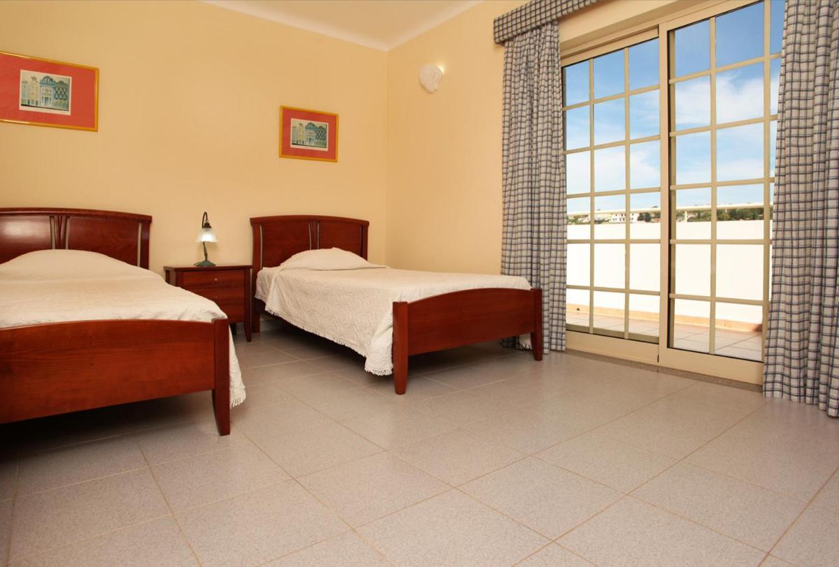 Naomi - Large Garden And Terrace Holiday home