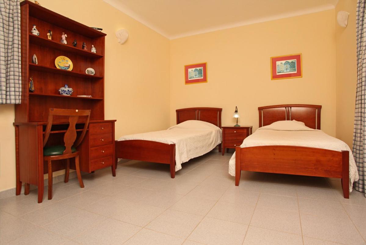 Naomi - Large Garden And Terrace Holiday home Albufeira