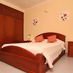 Villa Naomi - Large Garden And Terrace