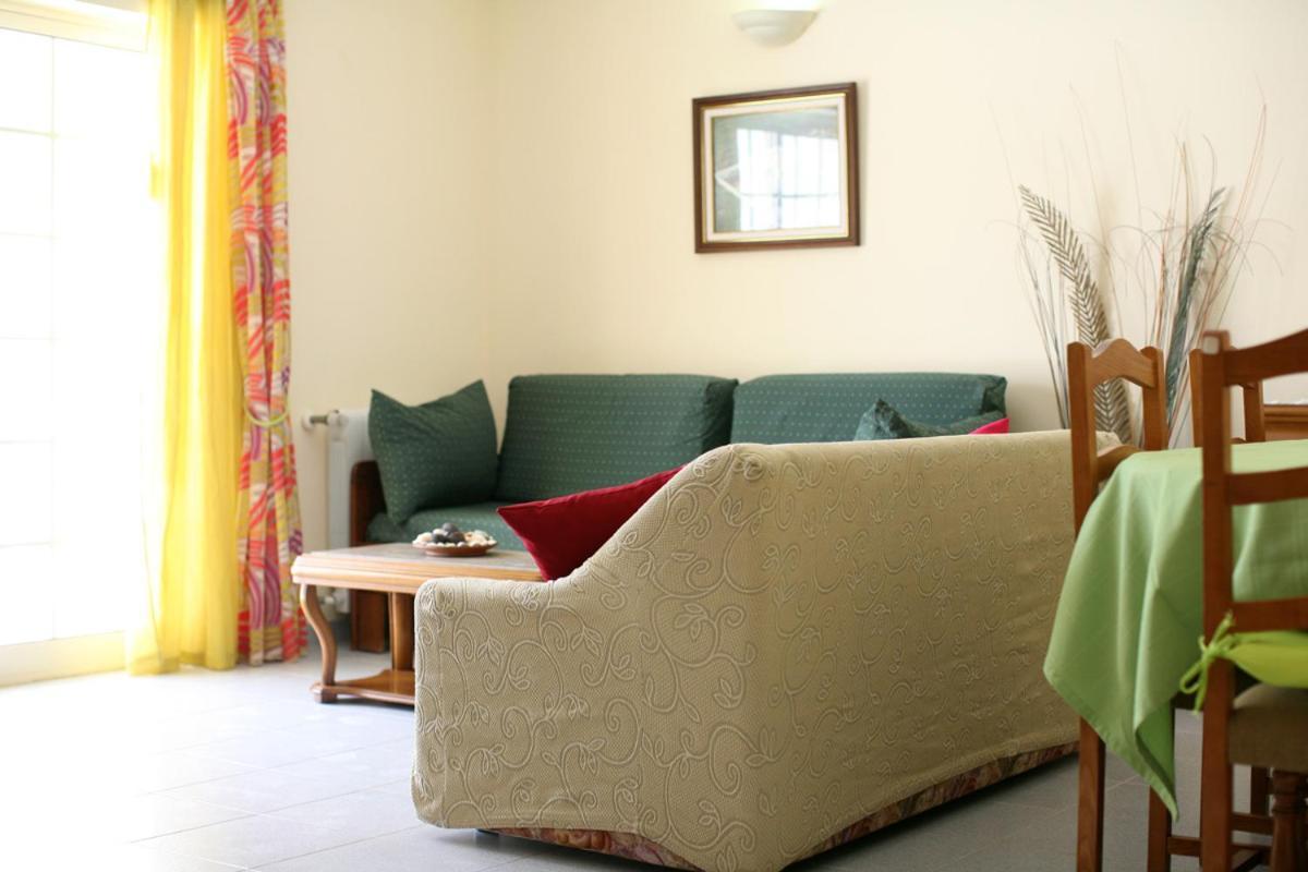 Naomi - Large Garden And Terrace Holiday home