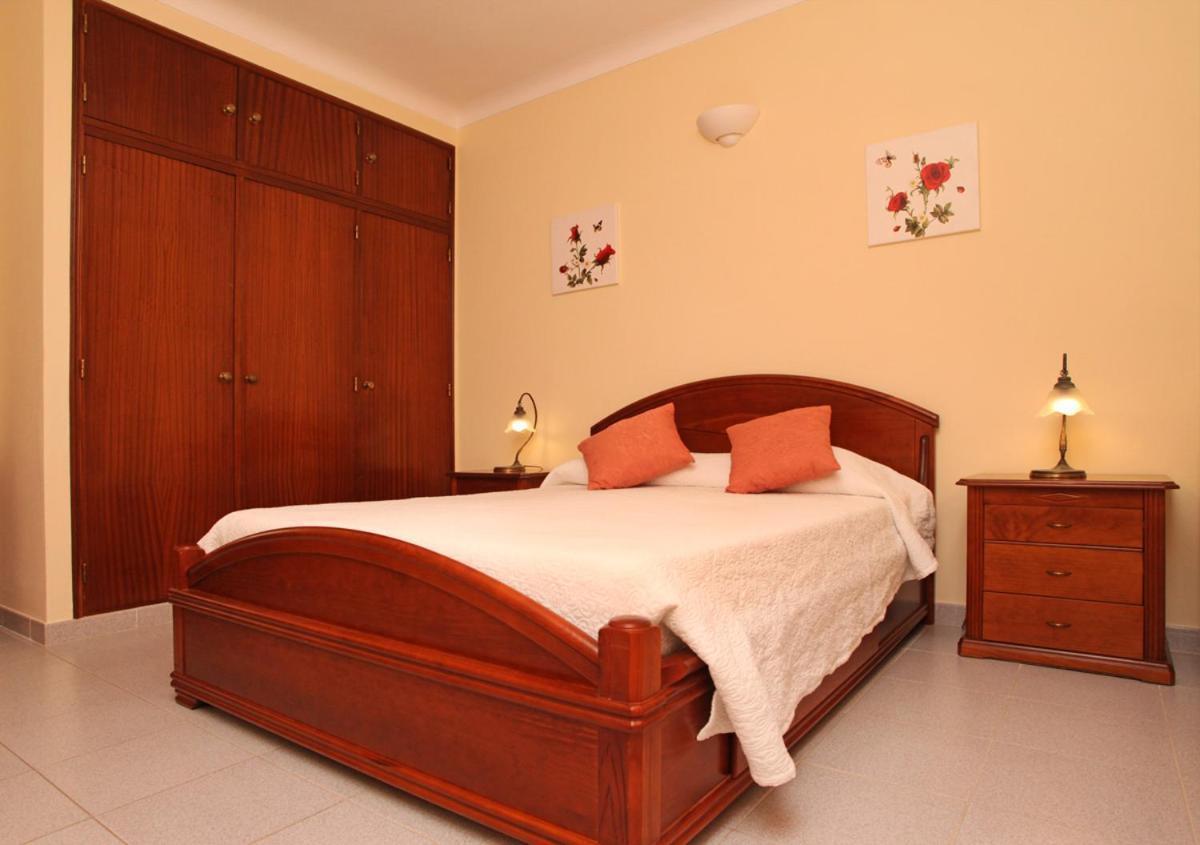 Naomi - Large Garden And Terrace Holiday home *